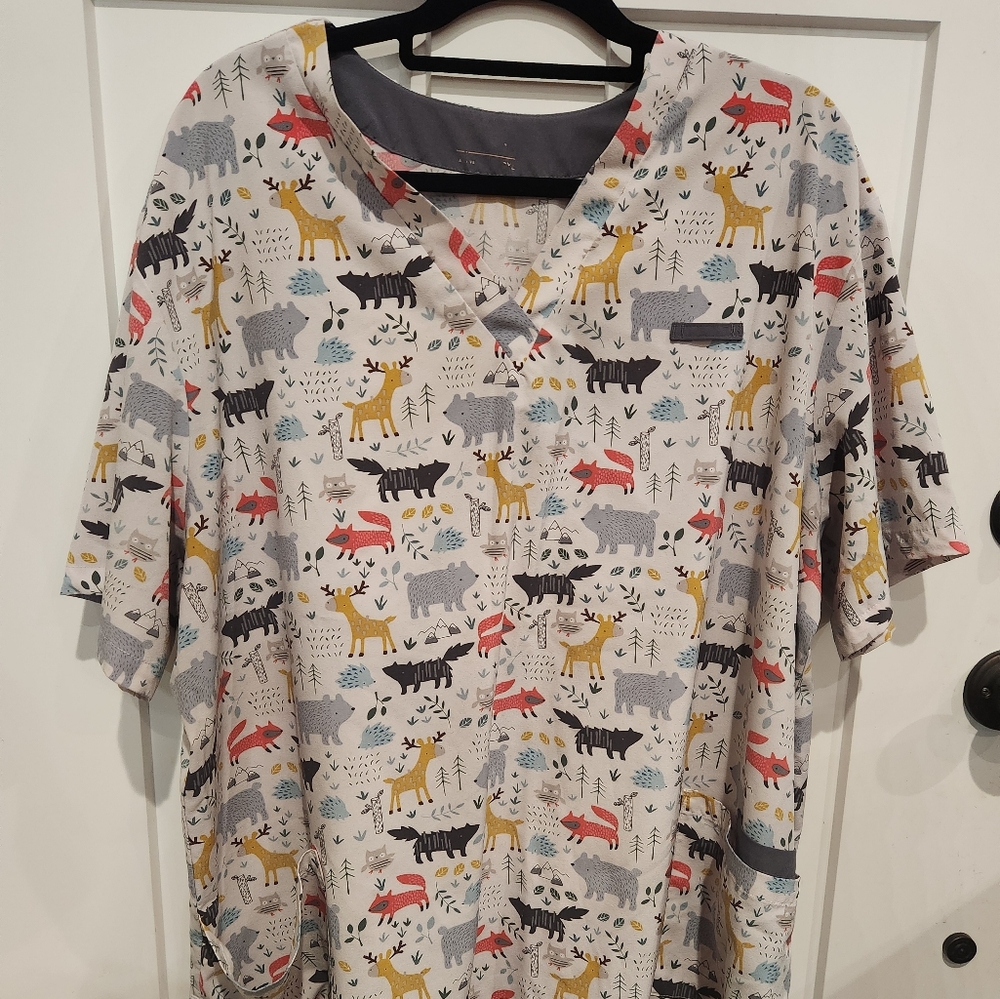 Sanibel Scrub Top Animal Print white background 3XL womens